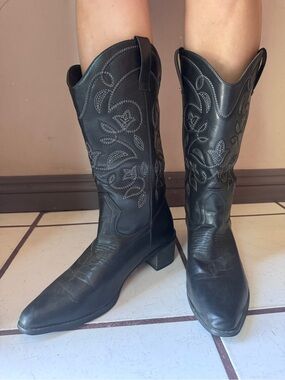Women's Black Embroidered Western Mid-Calf Boots Size 10.5 - Gently Used